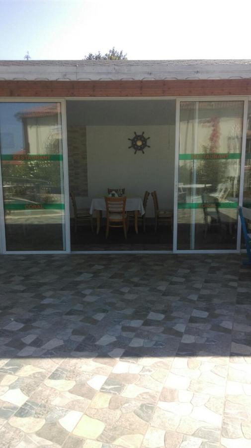 Family Hotel Coral Sosopol Exterior foto