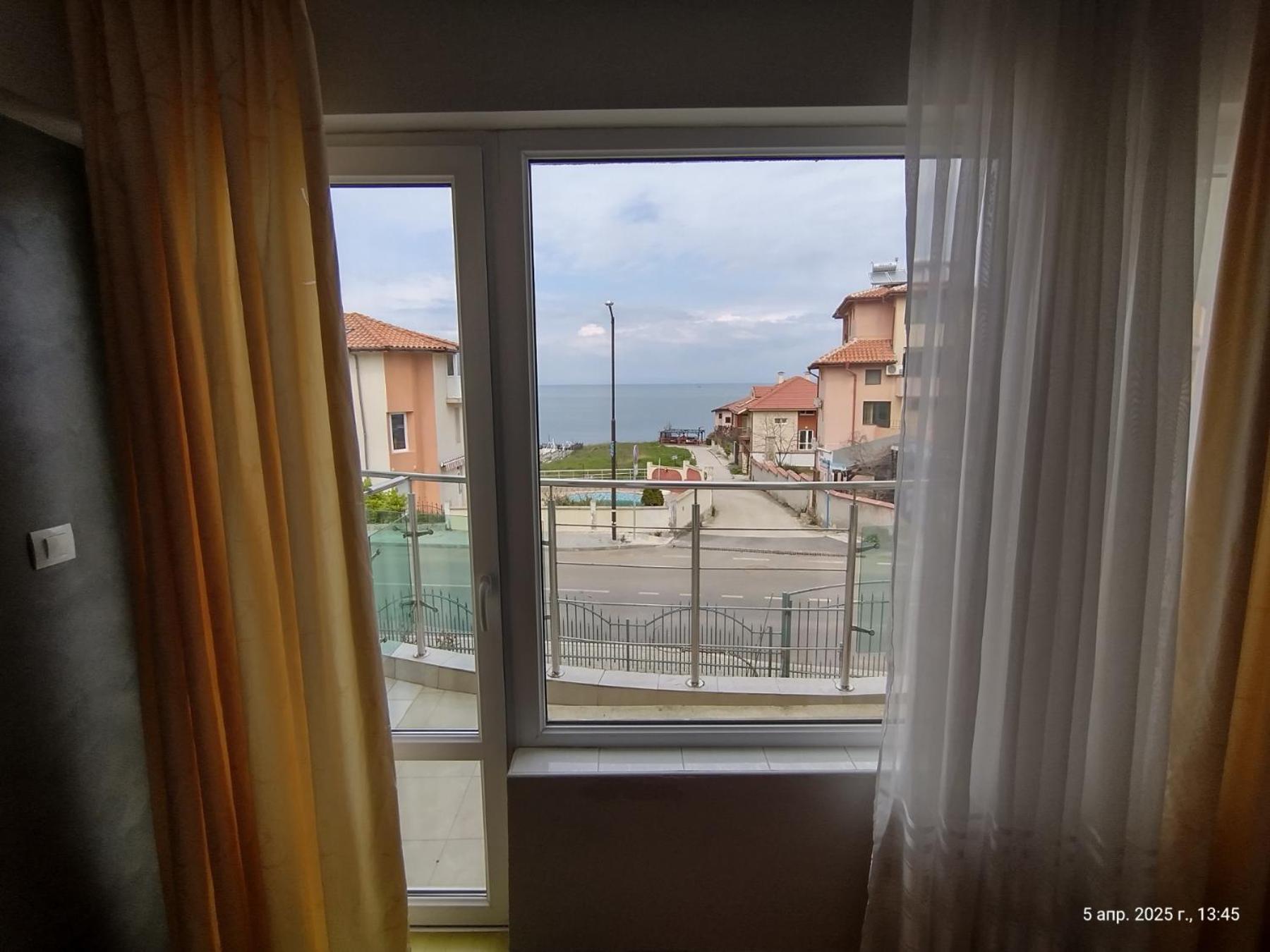 Family Hotel Coral Sosopol Exterior foto