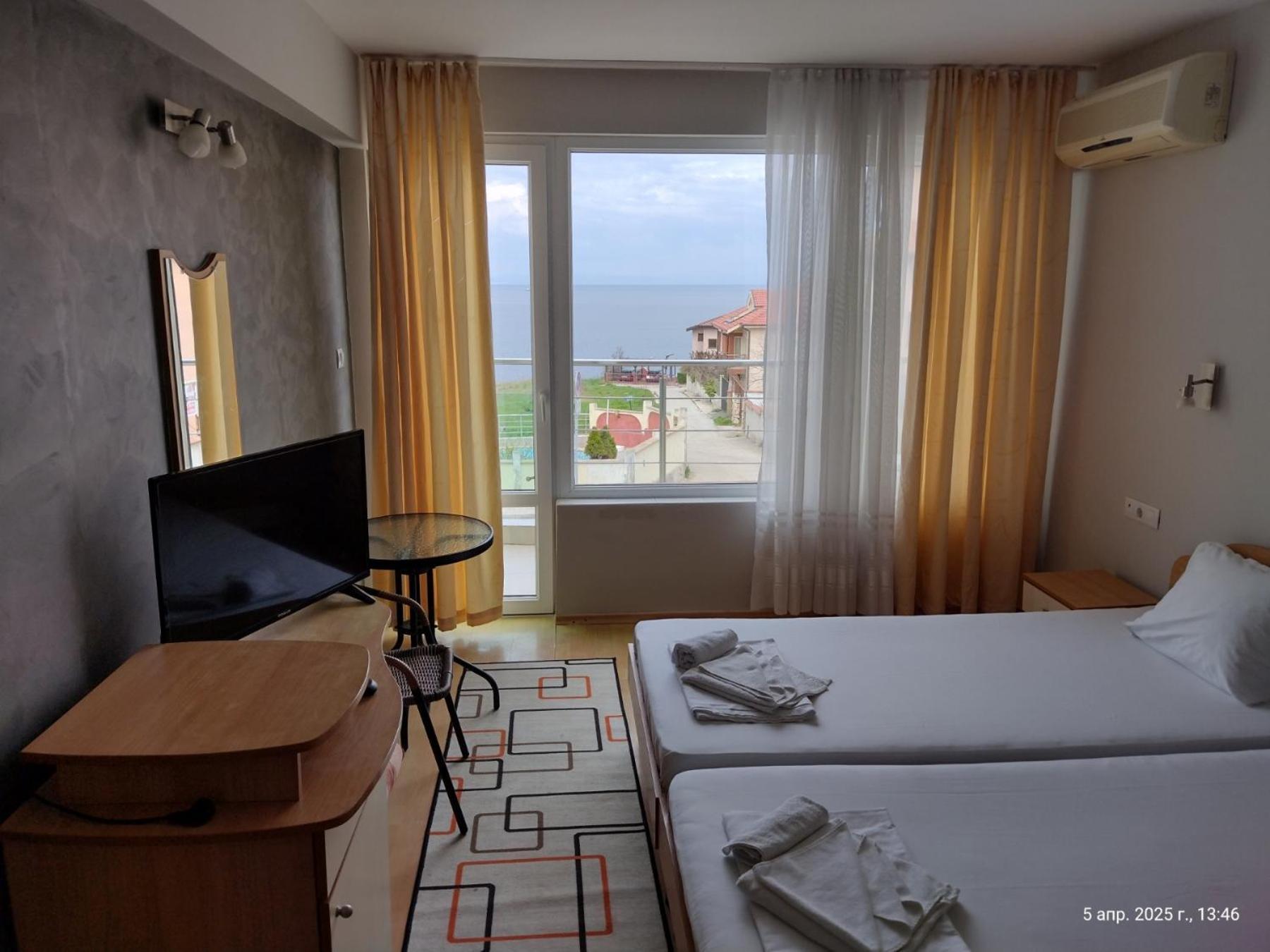 Family Hotel Coral Sosopol Exterior foto
